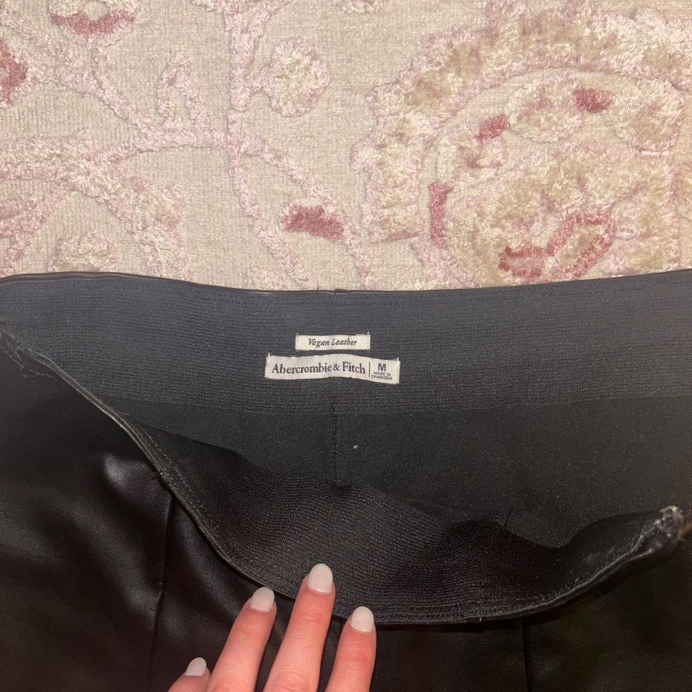 ABERCROMBIE faux leather pants - Picture 2 of 2